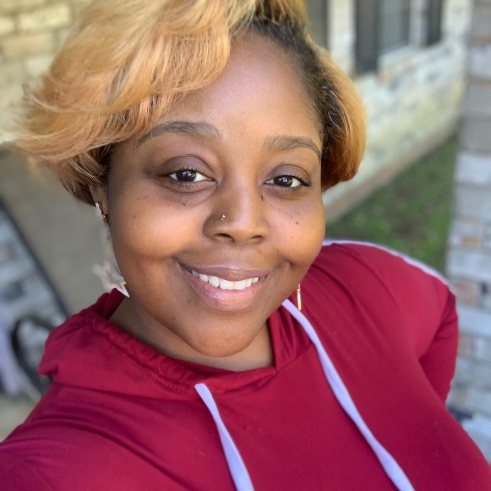 Meet your Posher, Elyssa